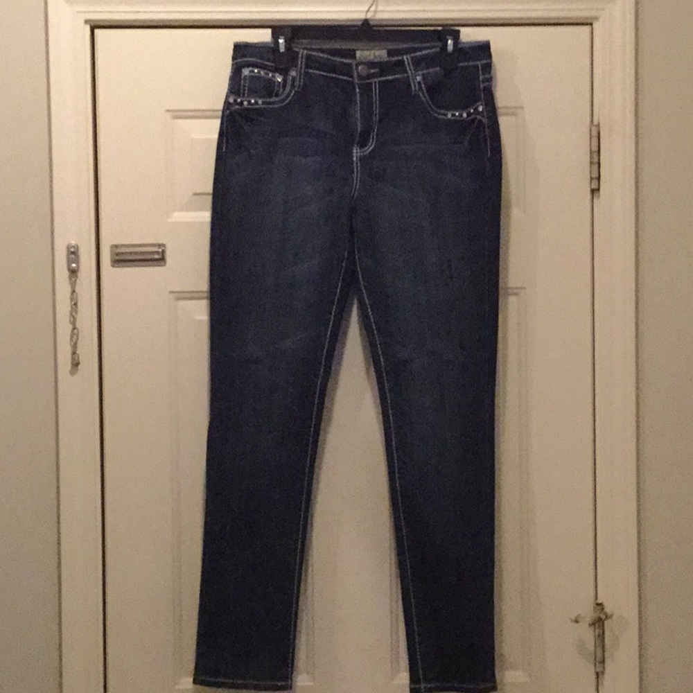 Embellished. Earl Jeans. Adorable, sassy jeans
